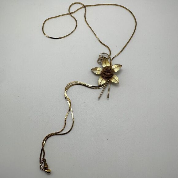 Up to 29" long beautiful VTG gold tone metal flower bolero necklace! - Picture 10 of 13